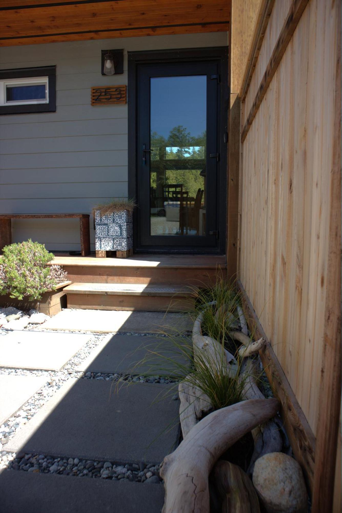 Le Chalet Waterfront Retreat Villa Ucluelet Exterior photo